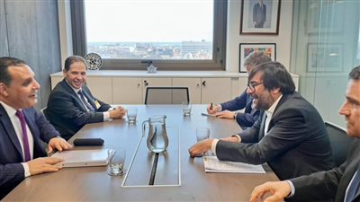 رئيس التمثيل التجاري يبحث في مدريد جذب استثمارات إسبانية جديدة