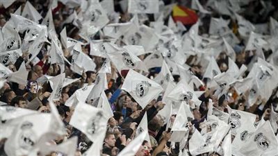 جماهير ريال مدريد تنشر لافتات على أسوار النادي لمساندة تشابي