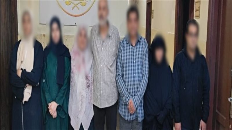 مشاجرة بين شاب وأسرته
