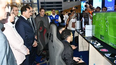 وزير الشباب والرياضة يشهد ختام بطولة الأندية لكرة القدم الإلكترونية باستاد القاهرة