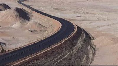 إصابة 3 أشخاص في حادث تصادم بالوادي الجديد وغلق محور تنيدة – منفلوط 