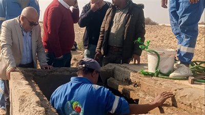 رئيس مياه القناة يشرف على إصلاح كسر مفاجئ بماسورة مغذية لمنطقة كوبري السلام