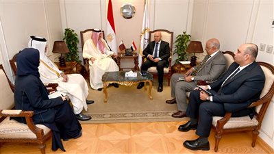 وزير النقل يبحث مع نظيره للتجارة الخارجية القطري تدشين مشروعات مشتركة 