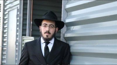 بعد عامين من التحريض لإبادة غزة، مقتل الحاخام المتطرف إيلي شلانجر في عيد الأنوار 