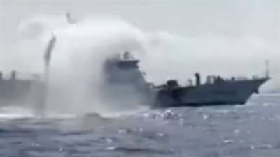 إصابة 3 صيادين فلبينيين وتضرر زورقين جراء إطلاق مدافع مياه من سفن صينية 