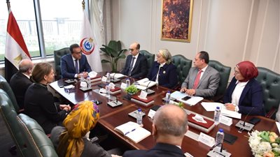 وزير الصحة يناقش توسيع فحص مرض السل ومراقبة المياه بتقنيات جزيئية حديثة