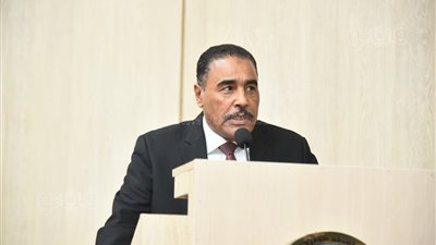 محافظ مطروح يكرم المتميزين بقطاع الصحة (صور)