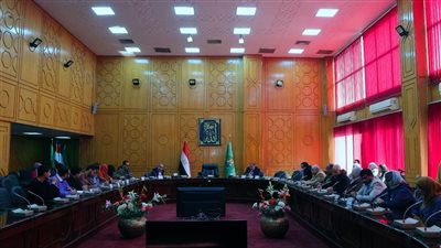 نائب محافظ الإسماعيلية يناقش الموقف التنفيذي لمنظومة النظافة وتدوير المخلفات