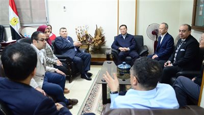 وفد من لجنة الصحة بمقاطعة هوبي الصينية يزور مستشفى قصر العيني التعليمي