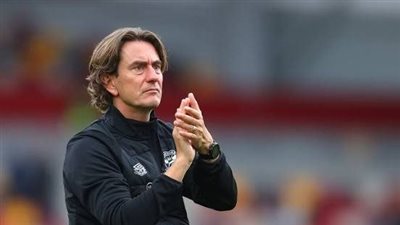 تزايد الضغوط على مدرب توتنهام بعد الهزيمة أمام نوتينجهام، وتشافي يظهر في الصورة