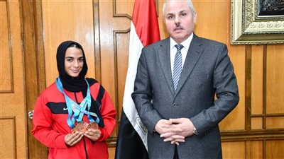 رئيس جامعة القناة يُشيد بإنجازات الرباعة نورا عصام القارية والدولية