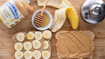 فوائد تناول زبدة الفول السوداني مع الموز