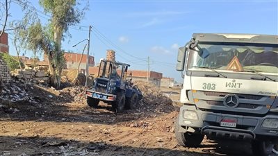 رفع 150 طن من نواتج تطهير ترعة تلبانة في الدقهلية