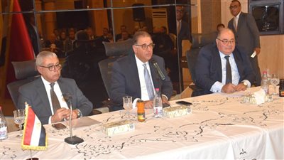 فرص استثمارية ومبادرات، تفاصيل لقاء نائب وزير الخارجية مع ممثلي الجالية المصرية بالسعودية (صور)