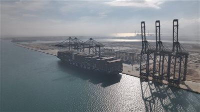 بدء التشغيل التجريبي لمحطة البحر الأحمر لتداول الحاويات رقم 1 بميناء السخنة (صور) 