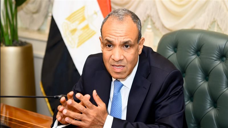 الدكتور بدر عبد العاطى