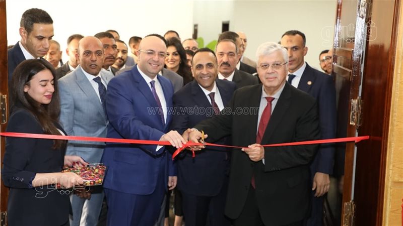 محافظ بني سويف ووزير