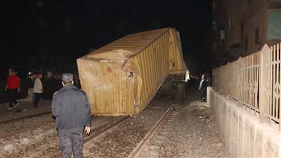 حادث حاويات قطار طوخ، تحرك ميداني عاجل ولجنة لفحص المنازل المتأثرة