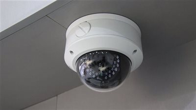 تفريغ كاميرات المراقبة بواقعة سائق ميني باص اصطدم بعقار سكني في بدر