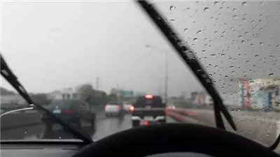 لسائقي السيارات، طرق القيادة الآمنة عند تساقط الأمطار 