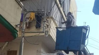 رفع كفاءة أعمدة وكشافات الإنارة بشوارع دمنهور