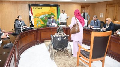 فرص عمل وعلاج على نفقة الدولة في لقاء محافظ الفيوم بالمواطنين