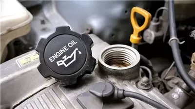 زيت المحرك يحترق في صمت، 5 علامات خفية تهدد سيارتك قبل فوات الأوان