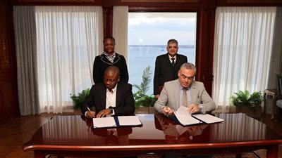 أسامة ربيع يشهد توقيع مذكرة تفاهم مع الموانئ الناميبية للتعاون بمجالات التطوير 