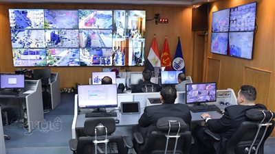 محافظ بورسعيد يتابع جولة الإعادة بانتخابات النواب من غرفة العمليات (صور) 