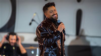 أول تعليق من تامر حسني بعد حفله الأول عقب أزمته الصحية (صور) 