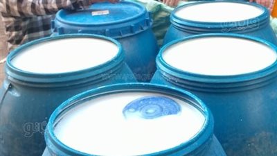 ضبط 2600 لتر ألبان فاسدة قبل وصولها لمنافذ البيع ببني سويف