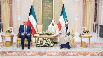 السفير المصري يقدم أوراق اعتماده لـ أمير الكويت (صور)