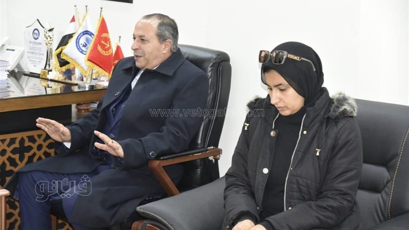 محافظ بورسعيد ووالدة