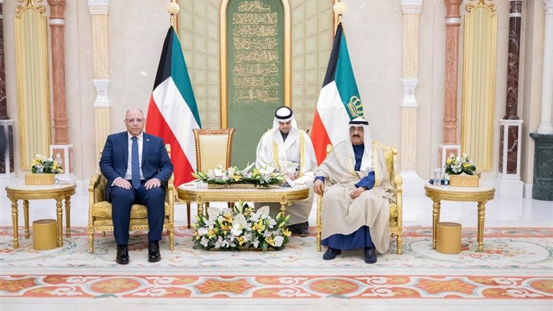 أمير الكويت والسفير
