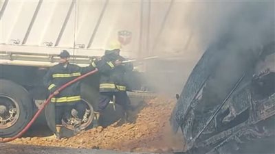 ماس كهربائي يلتهم سيارتين في جراج والمعمل الجنائي يعاين بالهرم