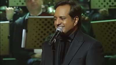 راشد الماجد يشعل حفله في مصر ويهدي أغنية لـ ملك السعودية: 