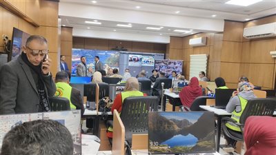 محافظ الدقهلية يتابع من غرفة العمليات الرئيسية التصويت بثاني أيام انتخابات النواب (فيديو)