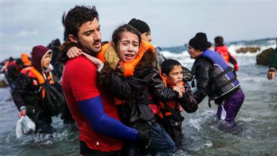 جماعات المصالح اليمينية تدفع باتجاه عسكرة الحدود الأوروبية في وجه المهاجرين.. تجعل من الصحراء الكبرى والبحر المتوسط مناطق موت.. واتفاقية الهجرة واللجوء تدخل حيز التنفيذ في 2026