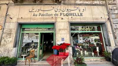 الوردة أهم من الكلمة.. 