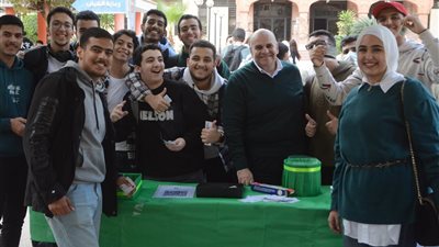 طب قصر العيني تحتفل بمرور عام على انطلاق المكتب الأخضر (صور)