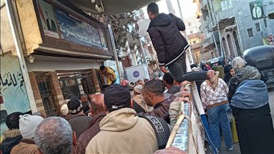 إقبال ملحوظ على لجنة مدرسة ميت العامل في الدقهلية بجولة الإعادة (صور)