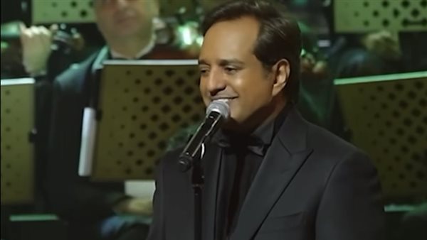راشد الماجد يشعل حفله في مصر ويهدي أغنية لـ ملك السعودية: "عاش سلمان" (فيديو)
