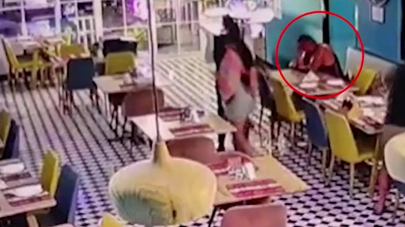 حادث غامض في مطعم