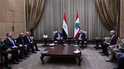 رئيس الوزراء اللبناني يستقبل مدبولي بمطار رفيق الحريري الدولي