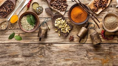 أبرزها القرفة والزنجبيل، مشروبات لشد الجسم مع الريجيم