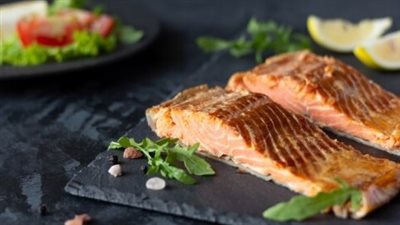 أسهل طريقة لعمل سمك السلمون في المنزل