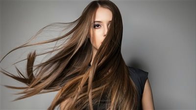 أكلات تساعد في إطالة الشعر وزيادة كثافته 