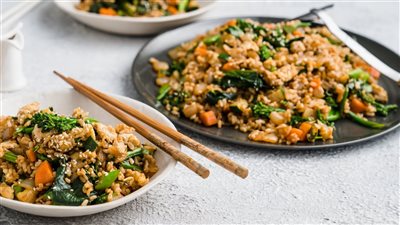 طريقة عمل الأرز البني بالخضار، وجبة صحية متكاملة بطعم شهي