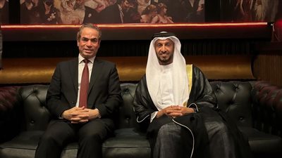 أثناء حضورهما مسرحية أم كلثوم، المسلماني يرحب برئيس الهيئة الوطنية للإعلام بدولة الإمارات