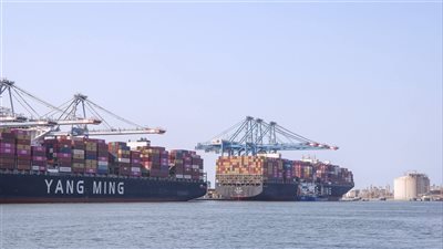 نشاط ملاحي مكثف بميناء دمياط مع تداول 27 سفينة وزيادة معدلات التشغيل 